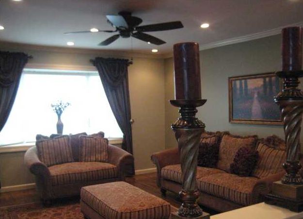 Living Room of Abingdon Ave. home for sale