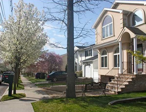 Home for sale on Chelsea St. in Tottenville