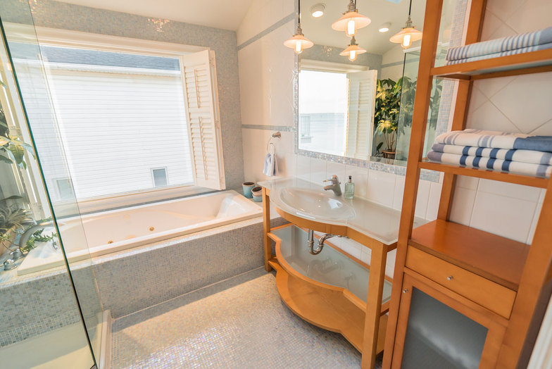 Custom Bathroom Vanities Staten Island home for sale: 545 tennyson drive, eltingville, staten island Custom Bathroom Vanities Staten Island home for sale: 545 tennyson drive, eltingville, staten island