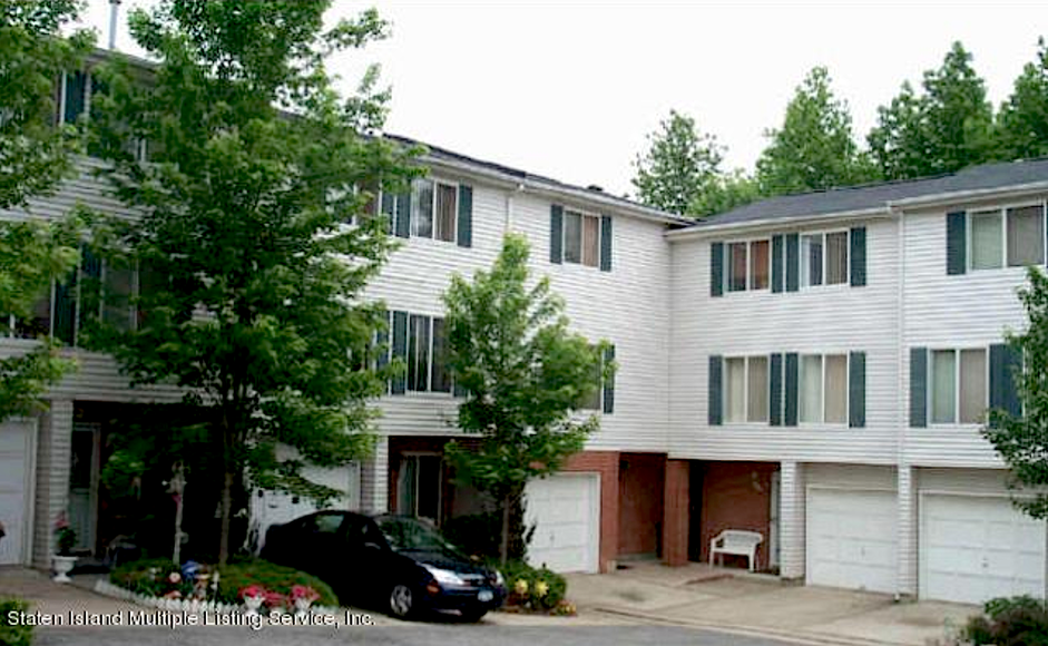 Arden Heights Townhouse For Sale in Staten Island